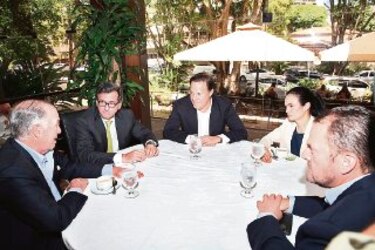 Arias y Humbert respaldan a Varela