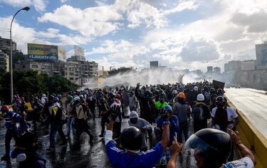 Nicolás Maduro denunciará ante el papa Francisco 'uso de niños' en actos violentos en Venezuela