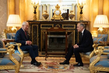 El nuevo primer ministro de Canadá se reúne con el rey Carlos III de Inglaterra