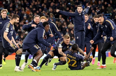 El Real Madrid le amarga la noche al City en Manchester