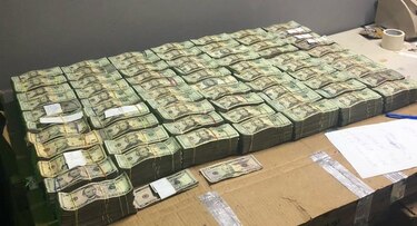 Detectan más de un millón de dólares ocultos dentro de velas