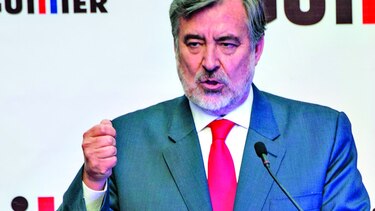 Alejandro Guillier presentó su candidatura en Chile