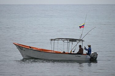 ‘Mi esposa me dice que busque otro trabajo’: pescadores venezolanos temen por ataques de Estados Unidos a sus embarcaciones