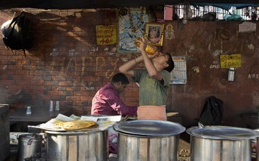 India: Gobierno prohíbe cocinar de día debido a ola de calor; van 300 muertos
