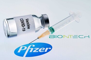 Vacuna de Pfizer es eficaz y segura, dice la FDA antes de reunión