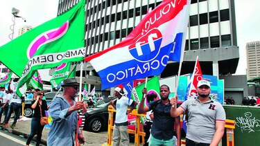 Se extiende indagatoria a exministra Alma Cortés