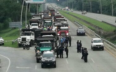 Ministro Alemán analizará quejas de transportistas que cerraron el corredor Sur