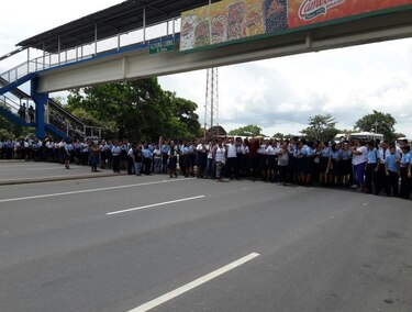 Estudiantes y padres de familia  del Mariano Prado de Natá cierran  vía Interamericana