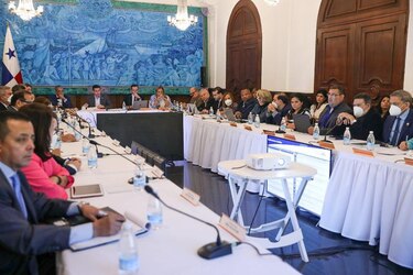 Presidente aprueba ampliar el programa MedicSol a 98 fármacos