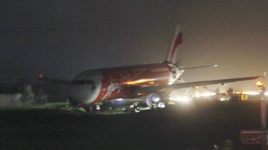 Avión de AirAsia se sale de la pista en aeropuerto de Filipinas
