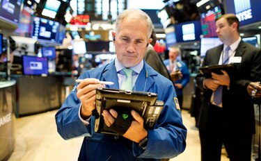 Wall Street cae tras nuevos aranceles de Estados Unidos a Canadá y México