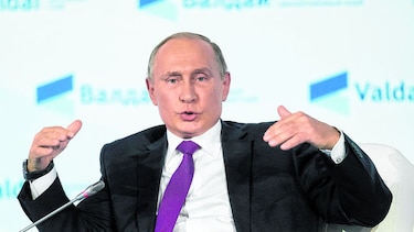 Putin ataca a EU y guarda silencio sobre candidatura