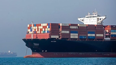 Crisis geopolíticas y clima amenazan las rutas marítimas y elevan costos del comercio, advierte la ONU