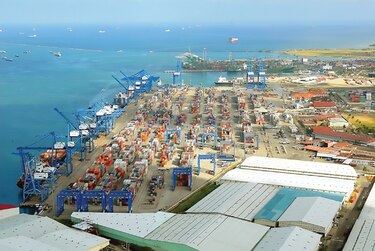 Advierten daños en  arrecife por puerto 