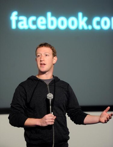Facebook remuneró a Mark Zuckerberg con $1,99 millones en 2012