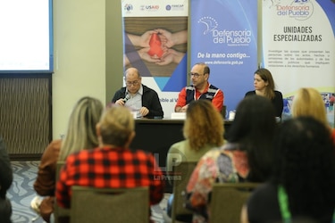Informe sobre VIH de la Defensoría recomienda campañas de sensibilización en los más jóvenes