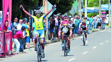 Torres gana segunda etapa y es nuevo líder