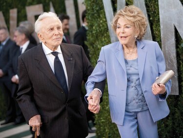 Muere viuda de Kirk Douglas