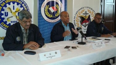 Oficiales de ACP critican contrataciones