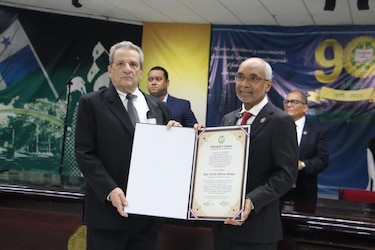 José Emilio Moreno recibe credencial como rector electo de la Universidad de Panamá