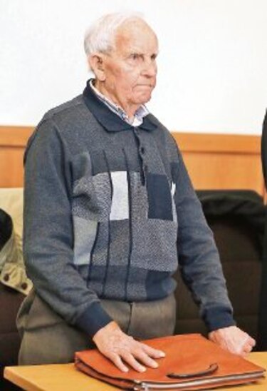 Acusan a exnazi de masacre en Francia