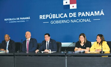 Frenan  contratación de empresas que proveerán uniformes y útiles escolares