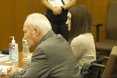 Abogado de Lindsay Clancy pide a Trump un indulto tras la anulación del juicio