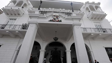 Gobierno convoca a representantes de sectores financieros y legales