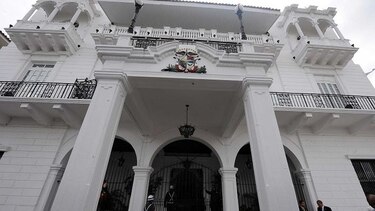 Gobierno convoca a representantes de sectores financieros y legales