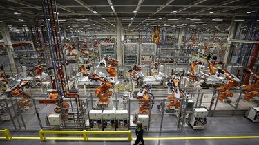 Estudio: robots reemplazan a trabajadores a un ritmo mayor