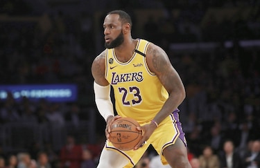 Lakers y Bucks dominan en la preparación de la temporada