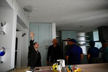 Ediles inspeccionan el PH Crystal; 28 familias viven un calvario