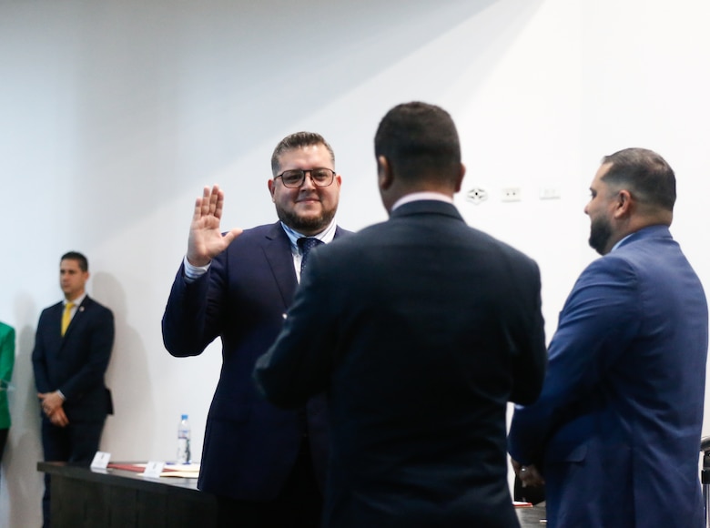 Primer reclamo de RM por las comisiones legislativas; Asamblea aplaza las reuniones