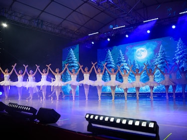 Town Center Costa del Este celebró su encendido navideño con un gran show y la magia del Ballet Nacional