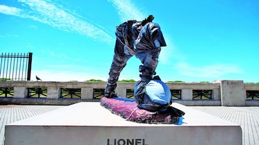 Decapitan estatua de Messi en Argentina