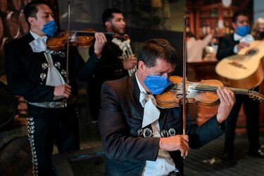 Covid-19 transforma celebración del Día de la Madre en México