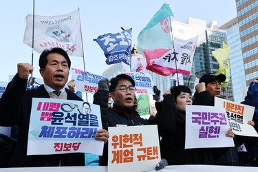 Aumenta la presión en Corea del Sur contra Yoon para destituirle tras su fugaz ley marcial