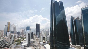 Alza en déficits limita calificación de riesgo