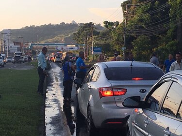 Usuarios protestan por cierre de Ulaps en Villa Zaíta debido a extensión del Metro