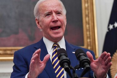 Biden anula la prohibición de Trump de que personas transgénero sirvan en las fuerzas armadas