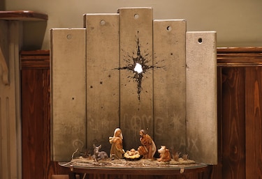 Banksy presenta en Belén un nacimiento de Navidad entre muros