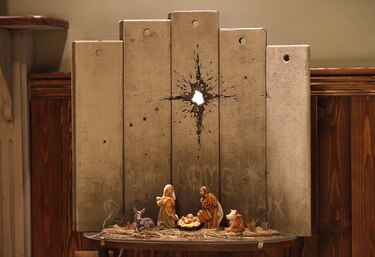 Banksy presenta en Belén un nacimiento de Navidad entre muros