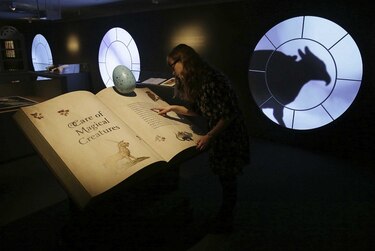 Inauguran exposición por el 20 aniversario de Harry Potter