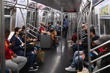 Una jueza anula la obligación de llevar tapabocas en el transporte público de Estados Unidos