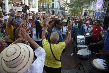 Diablicos, congos y polleras se toman el Casco Antiguo en el domingo de Carnaval