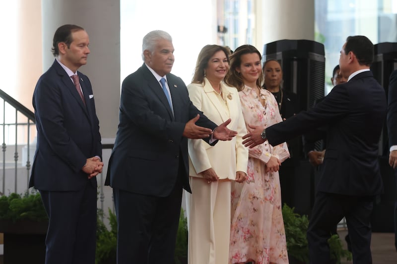 Isabella Martínez-Acha: quién es la hija del canciller que llamó la atención en los actos del Bicentenario