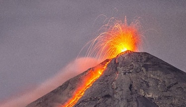 Disminuye erupción de volcán de Fuego en Guatemala aunque se mantiene alerta