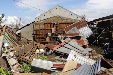 Tifón Phanfone deja 16 muertos y seis desaparecidos en Filipinas