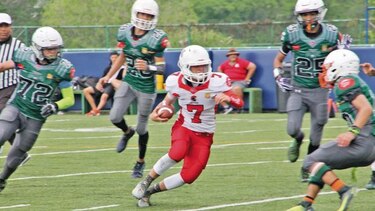 Los Raiders ganan y siguen con su paso firme en la liga Varsity