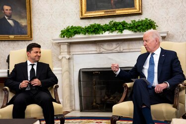 Estados Unidos y Ucrania comienzan negociaciones para aumentar su cooperación militar